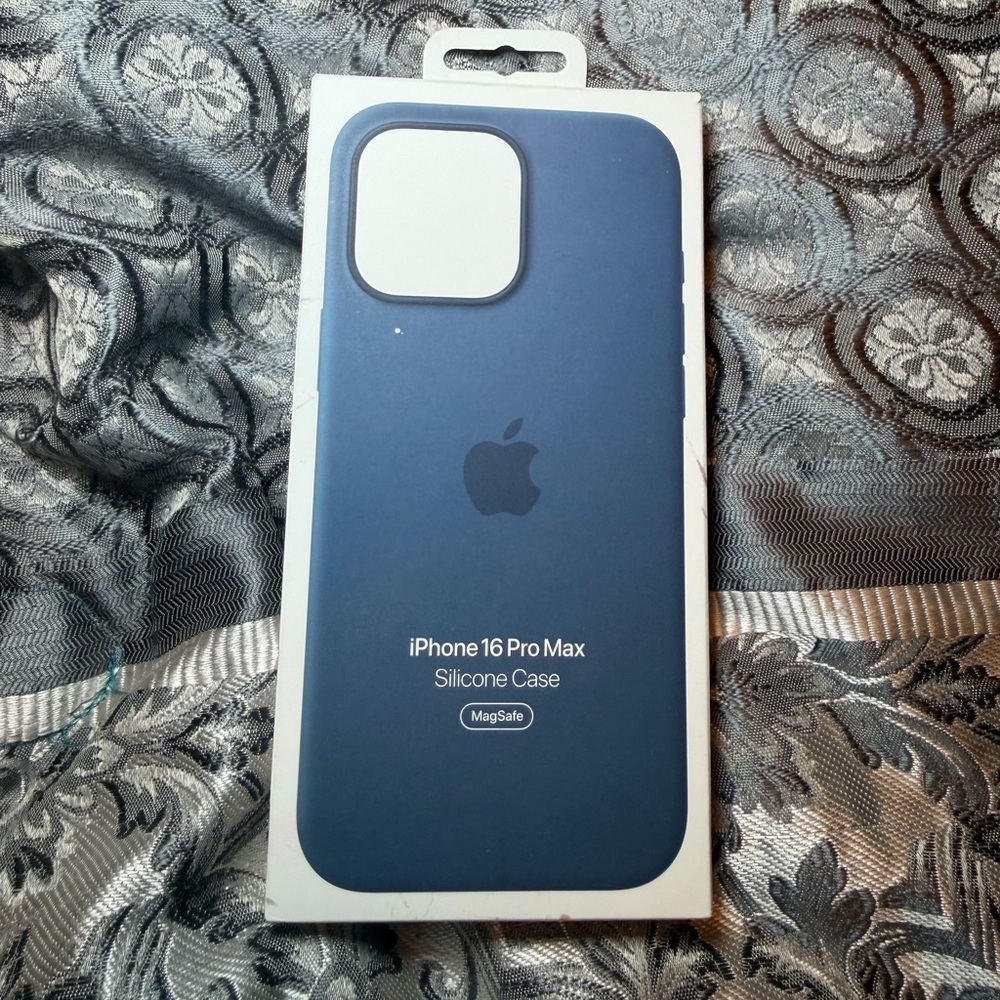 Apple iPhone 16 Pro Max Silicone Case - Navy
